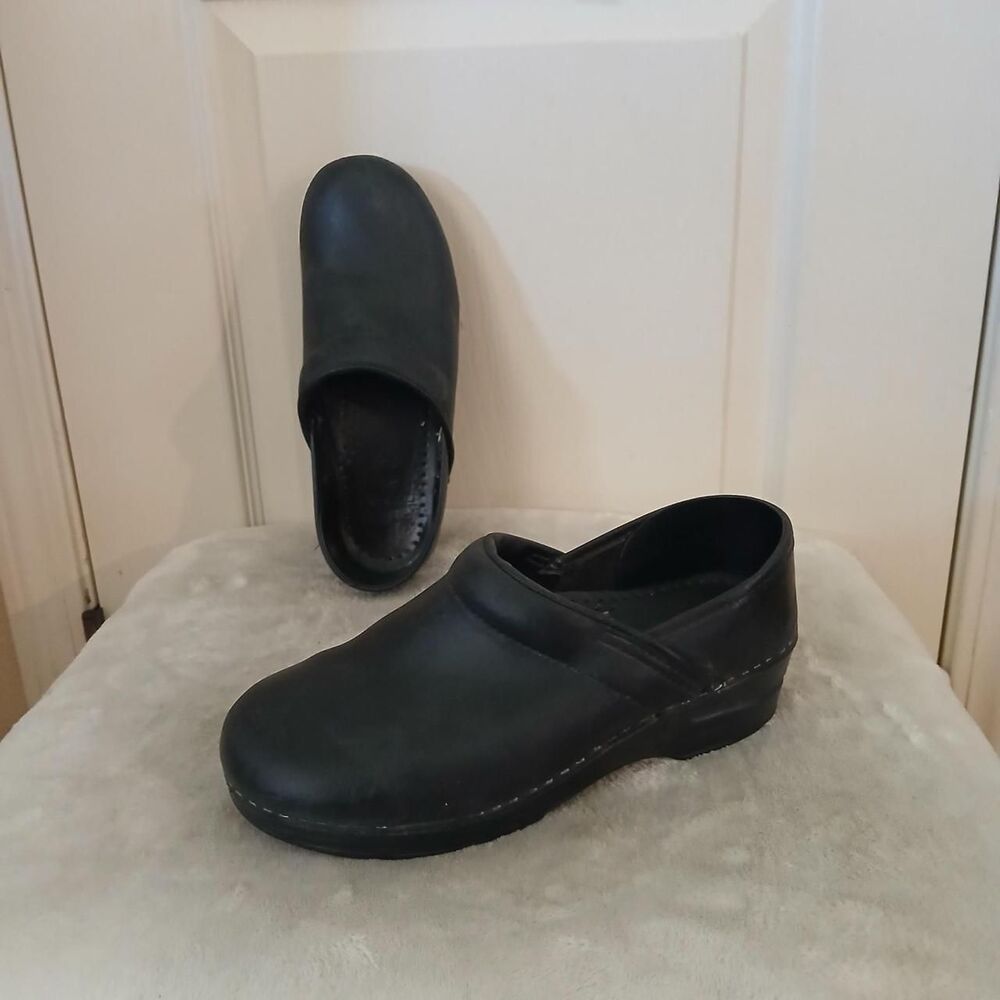 Dansko Black Box Leather Clogs Chunky Heel Unisex 38 Professional Workwear